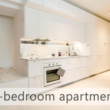 White Apartments With Ac By Kovee 브라티슬라바 외부 사진