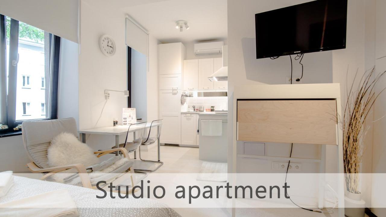 White Apartments With Ac By Kovee 브라티슬라바 외부 사진